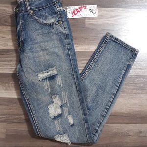 #618 NWT MenFashion Jeans Quality Collection Ripped Distressed Jeans.